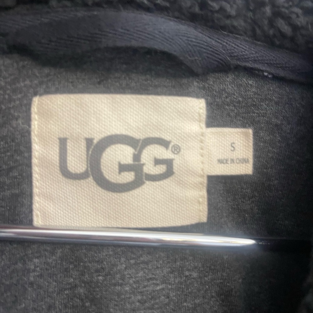 UGG Cozy Gray Quilted Women’s  Jacket Size Small - Picture 4 of 5